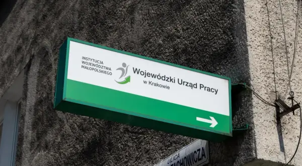 Tablica Wojewódzkiego Urzędu Pracy w Krakowie. Dowiedz się, komu nie przysługuje zasiłek dla bezrobotnych.
