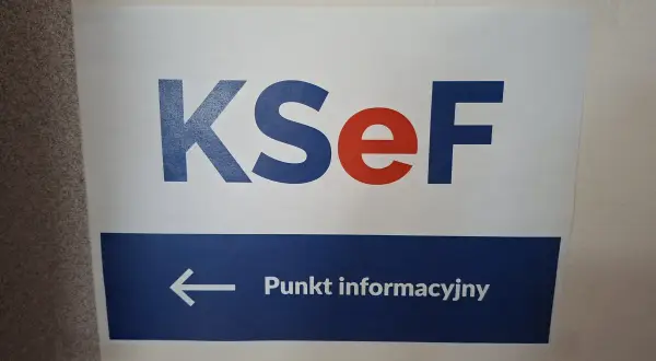 Znak KSeF z napisem "Punkt informacyjny" i strzałką w lewo.