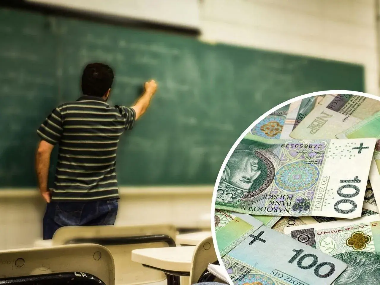 Nauczyciel pisze na tablicy, a obok stos banknotów symbolizuje nadzieję na podwyżki dla nauczycieli w 2026 roku.